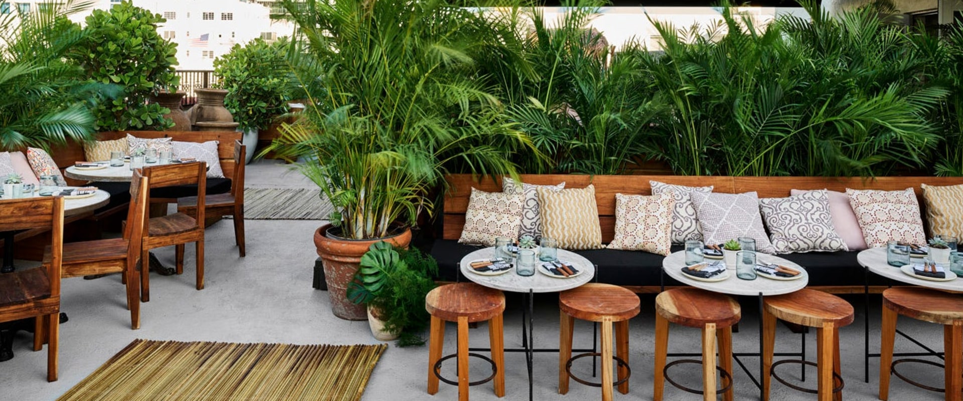 The Ultimate Guide to the Best Sports Bars in Brooklyn, NY with Rooftop or Outdoor Areas